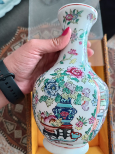 Magnifique vase asiatique signé datant d’environ 20 cm de haut