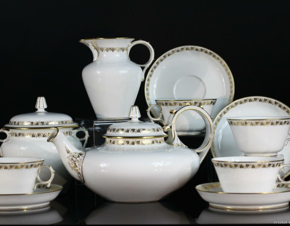 Partie de service à thé porcelaine de Sèvres