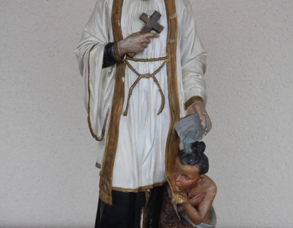 statue Saint François-Xavier baptisant