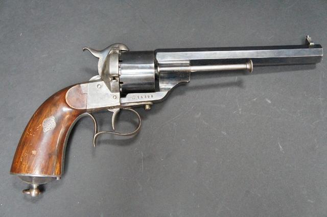 Revolver vendu 1700 Euros