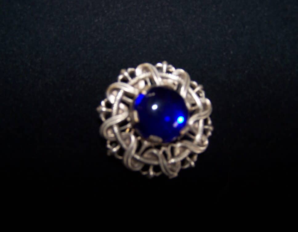 Estimation Bijoux: collier à pierres bleues