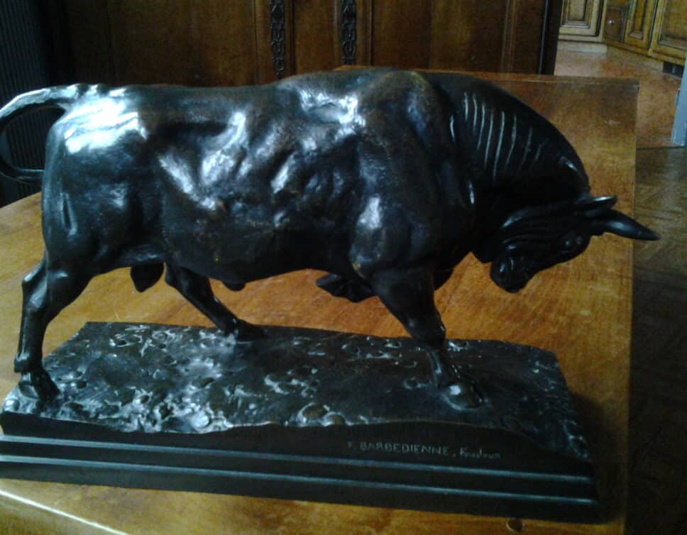 Taureau en bronze signé BARYE