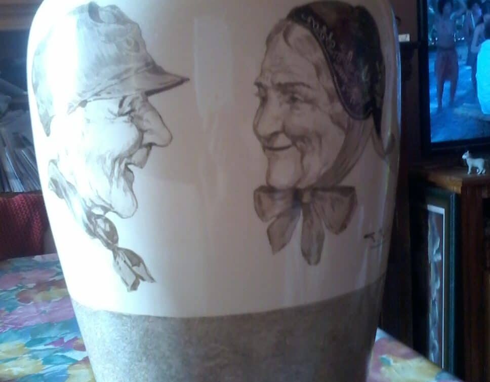 Vase céramique 35 cm personnages Vous Google.  VITTINI