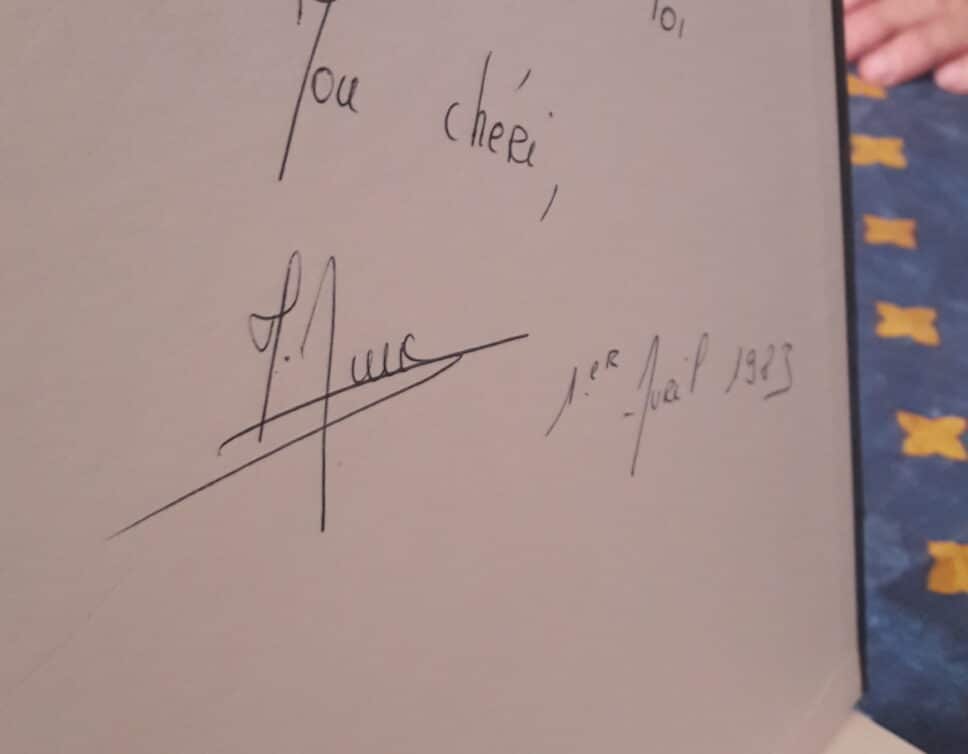 Autographe de Johnny Hallyday sur un livre « Johnny raconte hallyday »