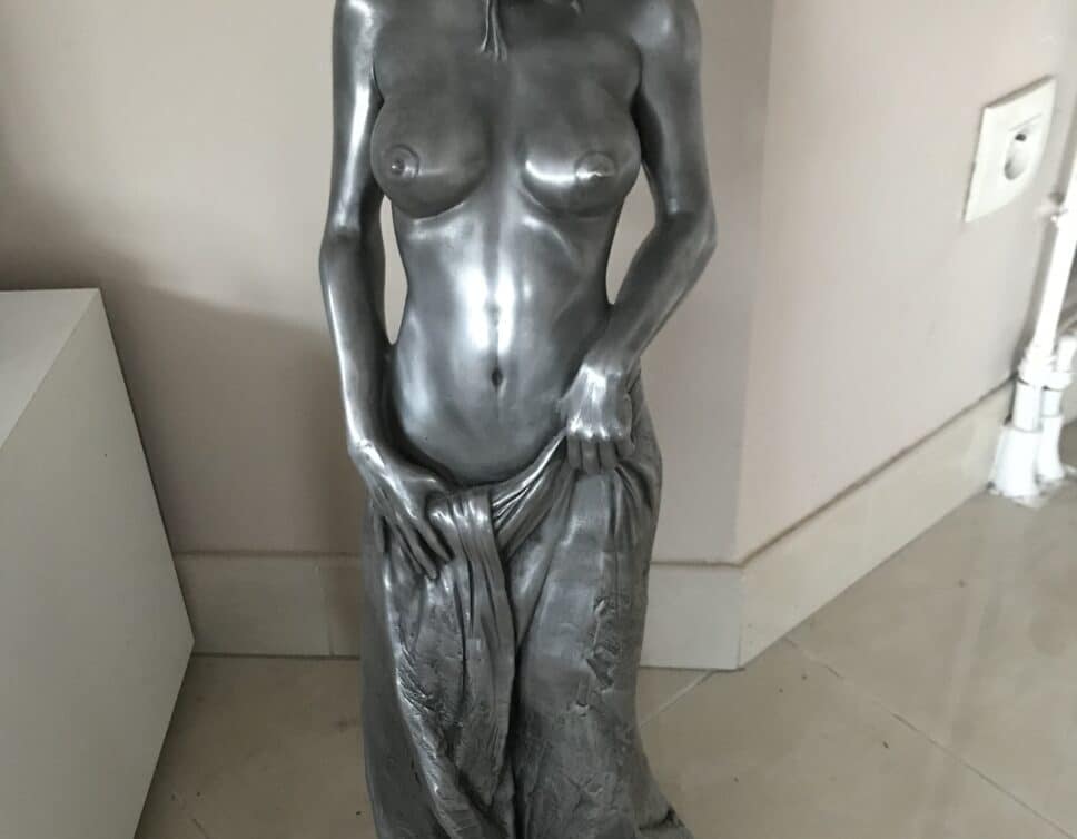 Sculpture femme dénudée