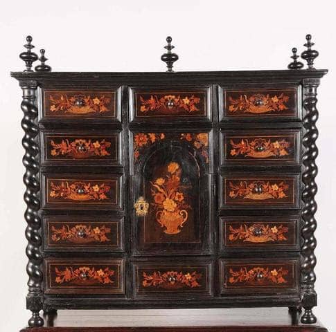 Cabinet palissandre XVIIème siècle dans le goût de Pierre GOLE 3 300 euros