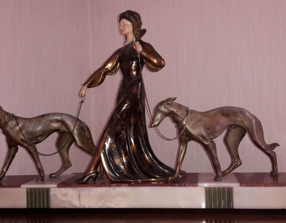 statue ancienne années 1940/1950 en Régule et porcelaine