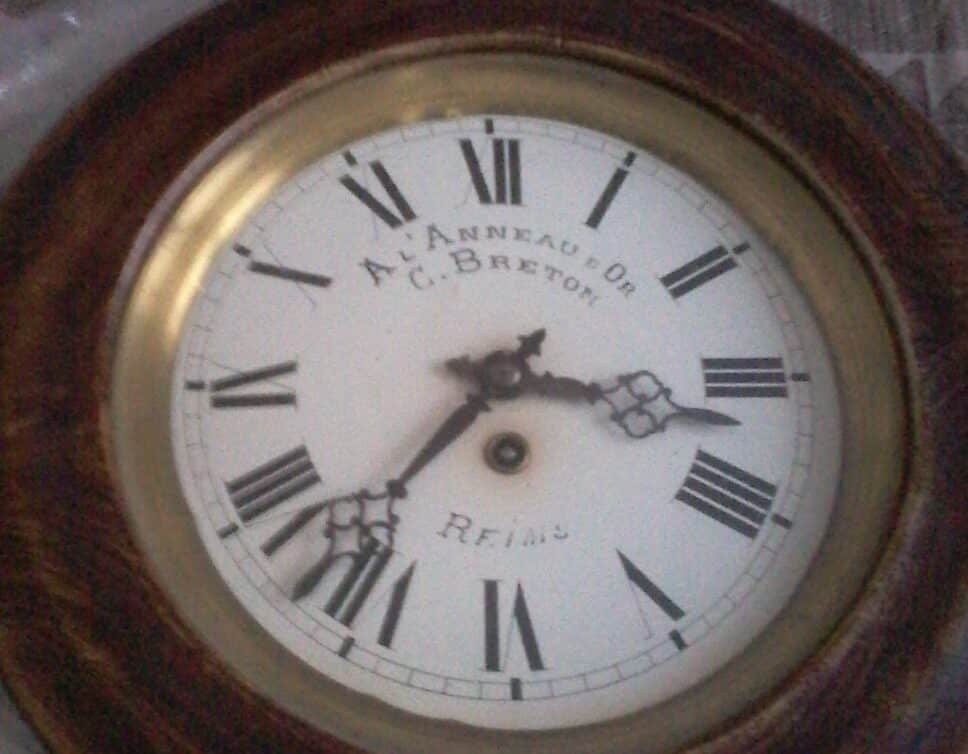 Estimation Montre, horloge: Horloge murale signé c. Breton