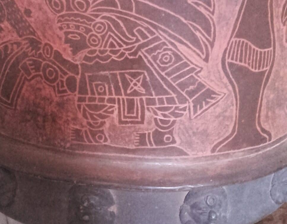Vase maya tripode