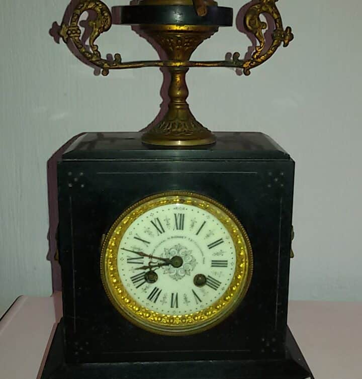 Estimation Montre, horloge: vieille horloge