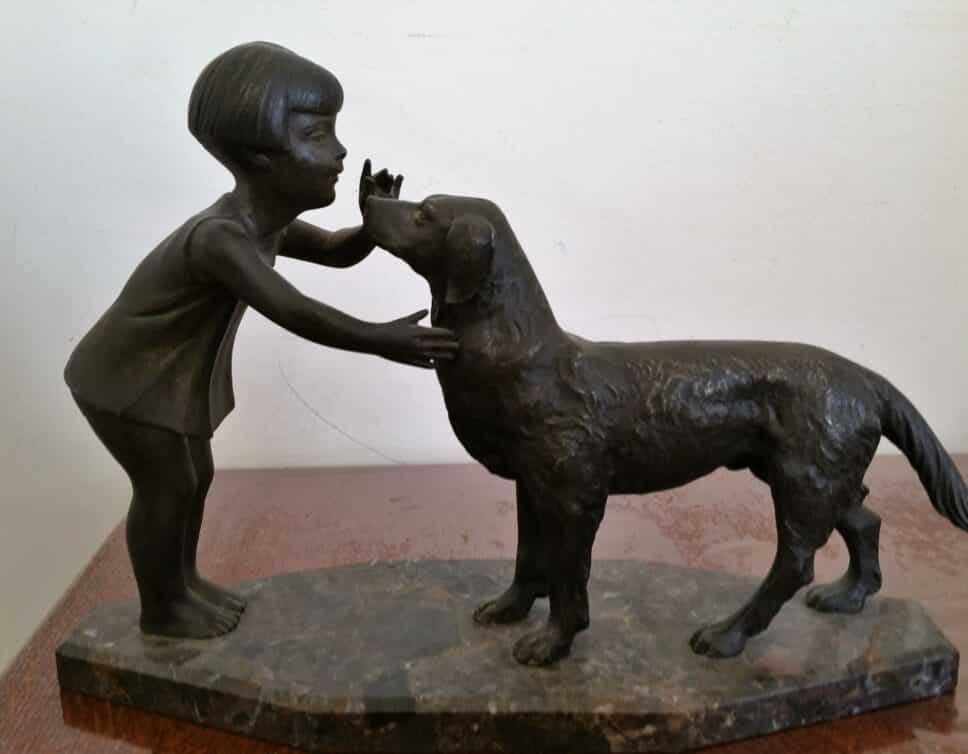 statue enfant chien bronze