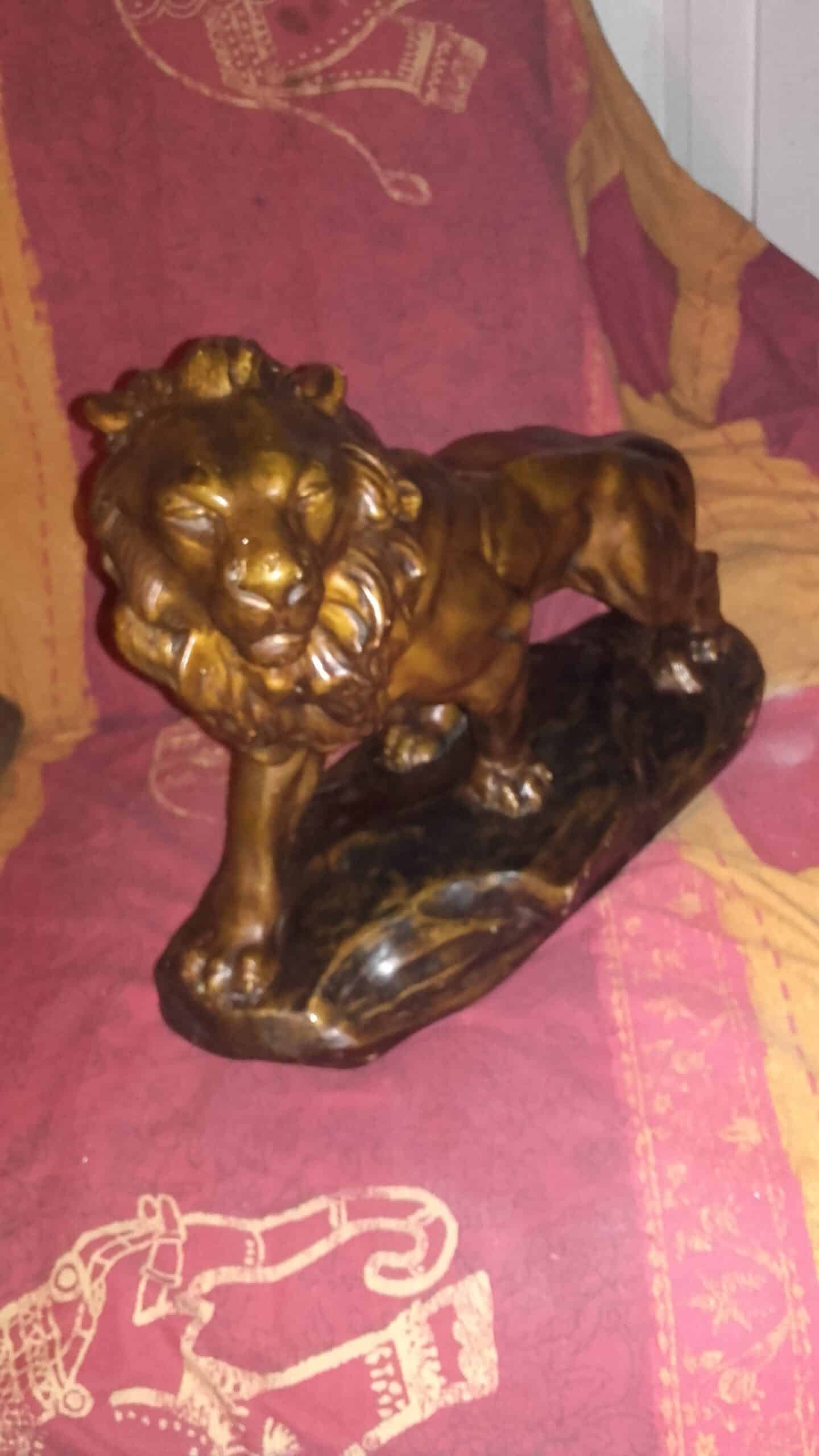 Statue lion en plâtre