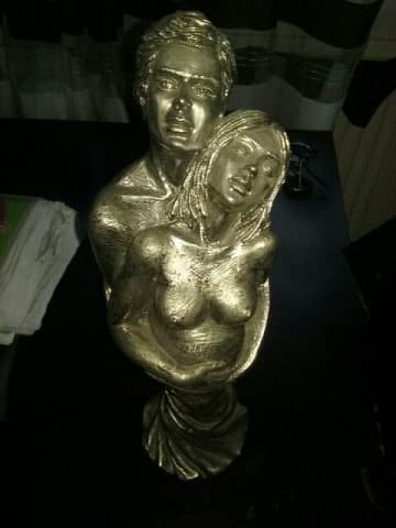statue homme et femme enceinte