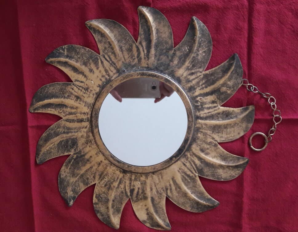Estimation Mobilier XXeme: miroir soleil en métal doré