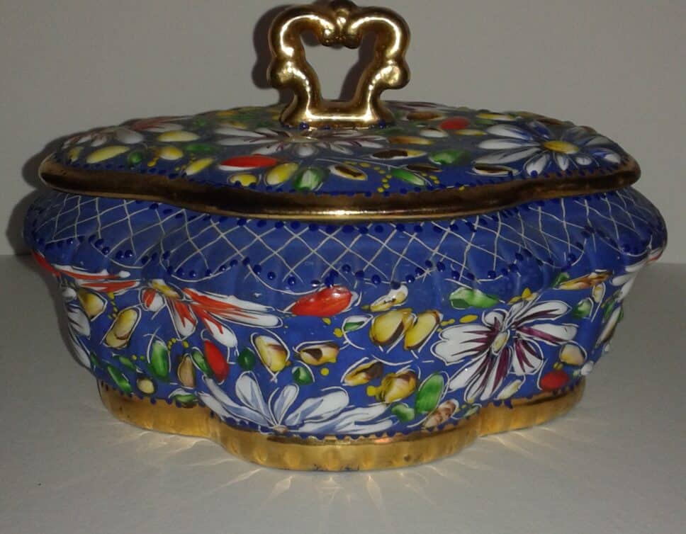 Bonbonnière Limoges bleue à motifs floraux