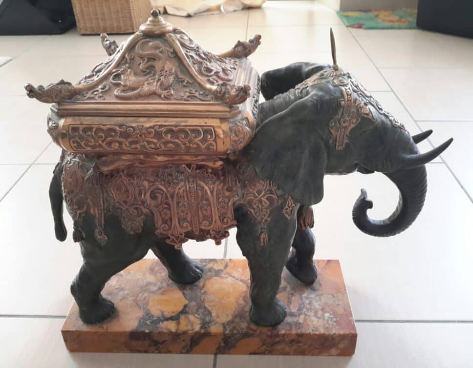 Elephant en bronze sur socle marbre