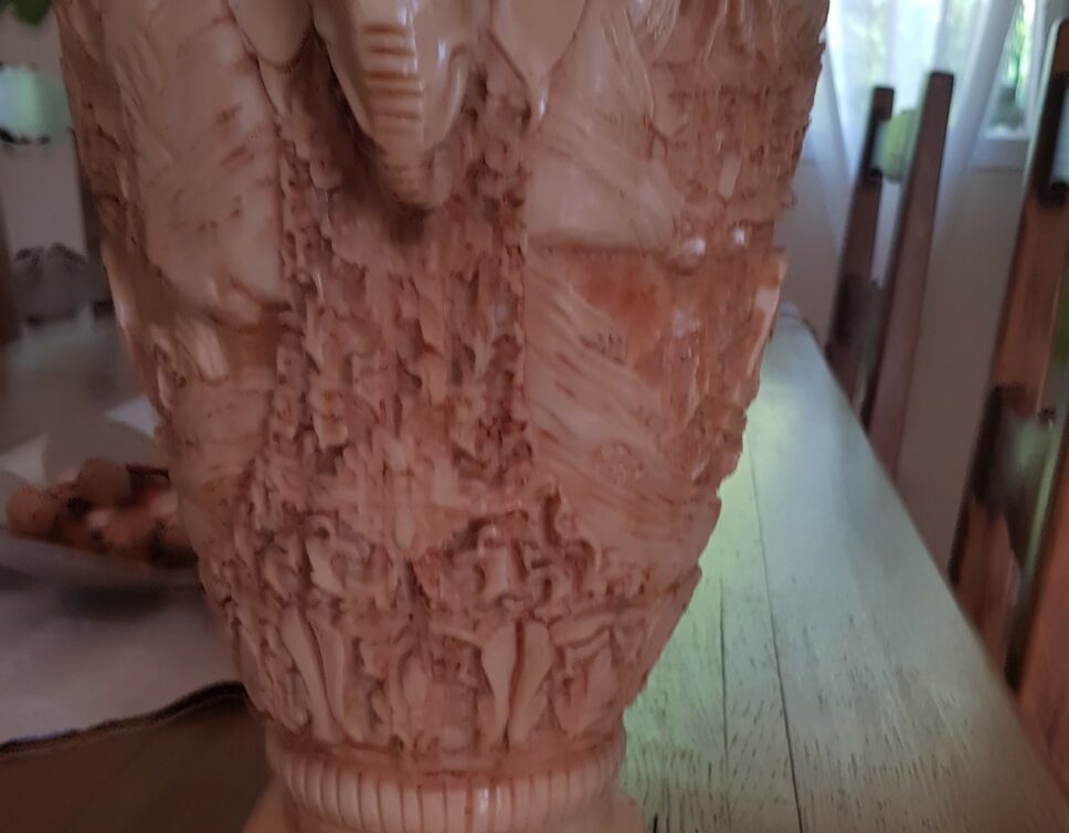 Vase ivoire indou