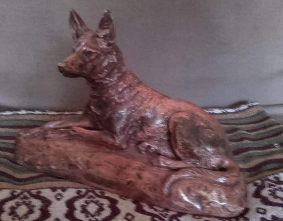Sculpture chien en terre cuite signée emile rouff