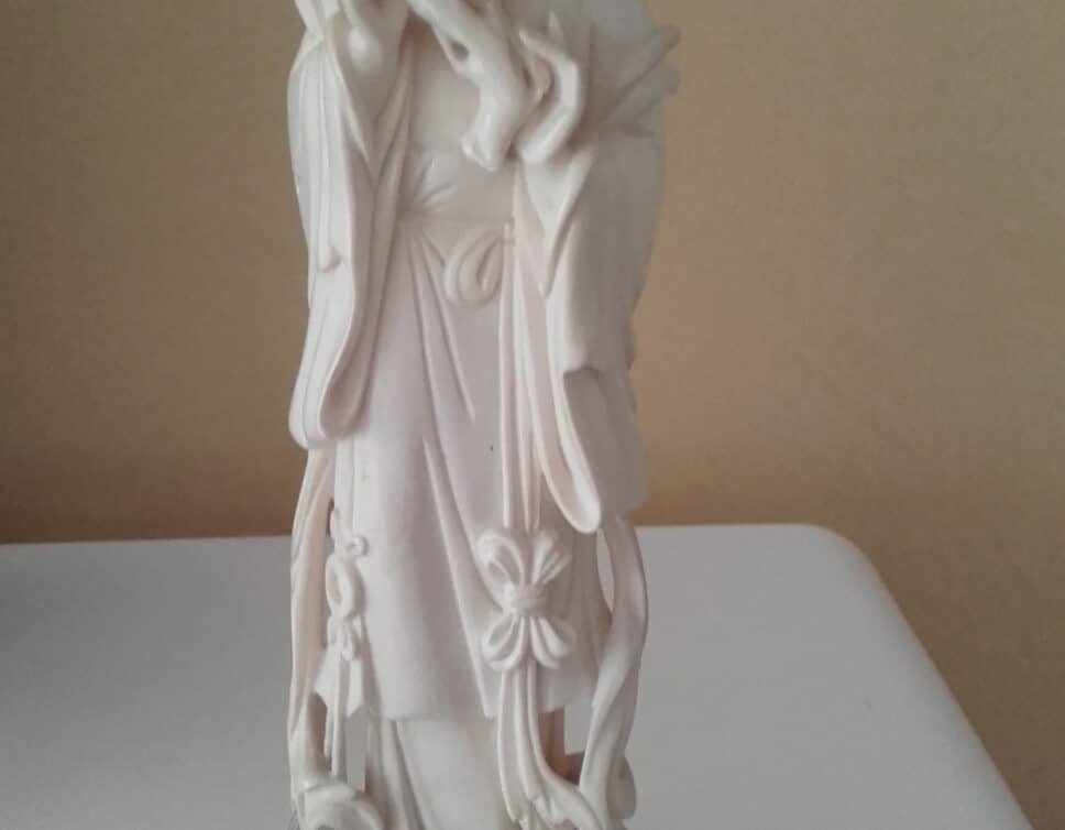 Statuette en ivoire LIEN-HING