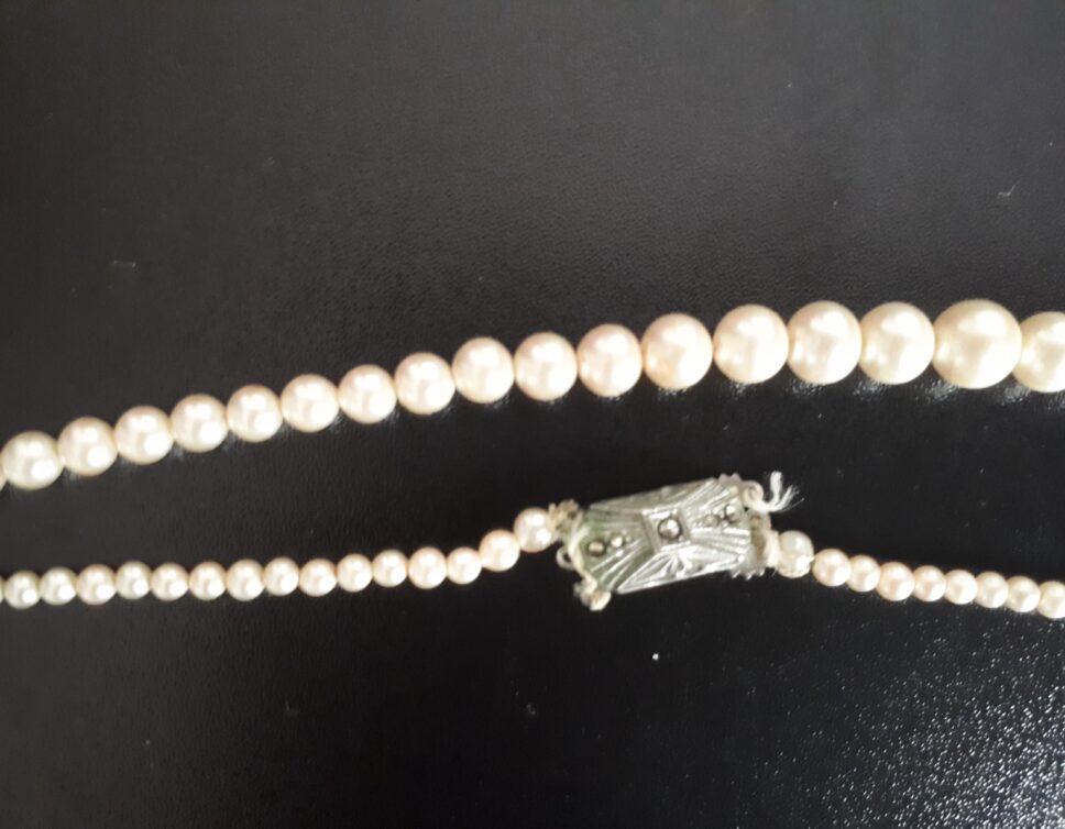 Estimation Bijoux: colliers perles