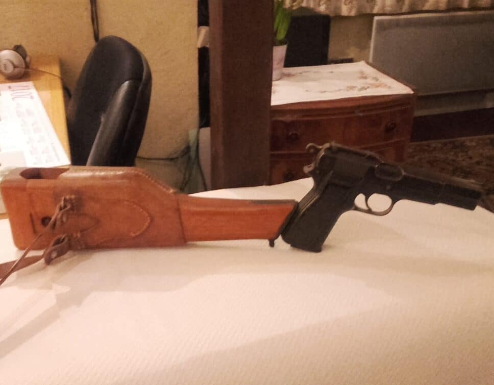 pistolet canadien avec son holster en bois démilitarisé