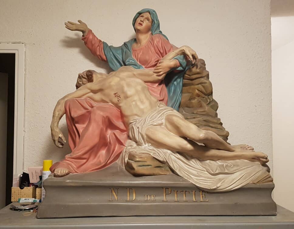 Statue Notre-Dame de la pitié