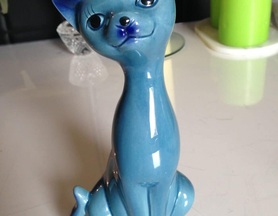 Chat bleu en céramique