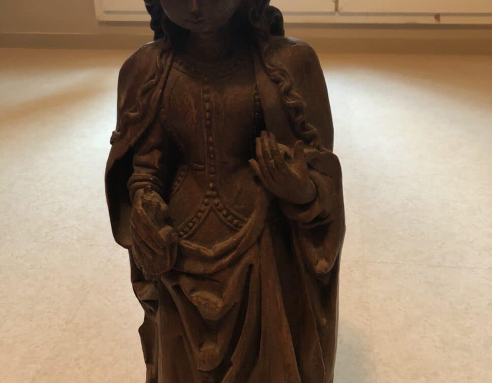 Statue religieuse en bois