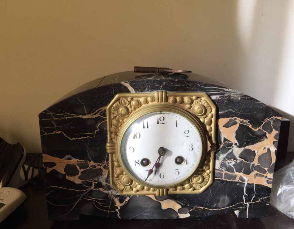 Estimation Montre, horloge: horloge marbre