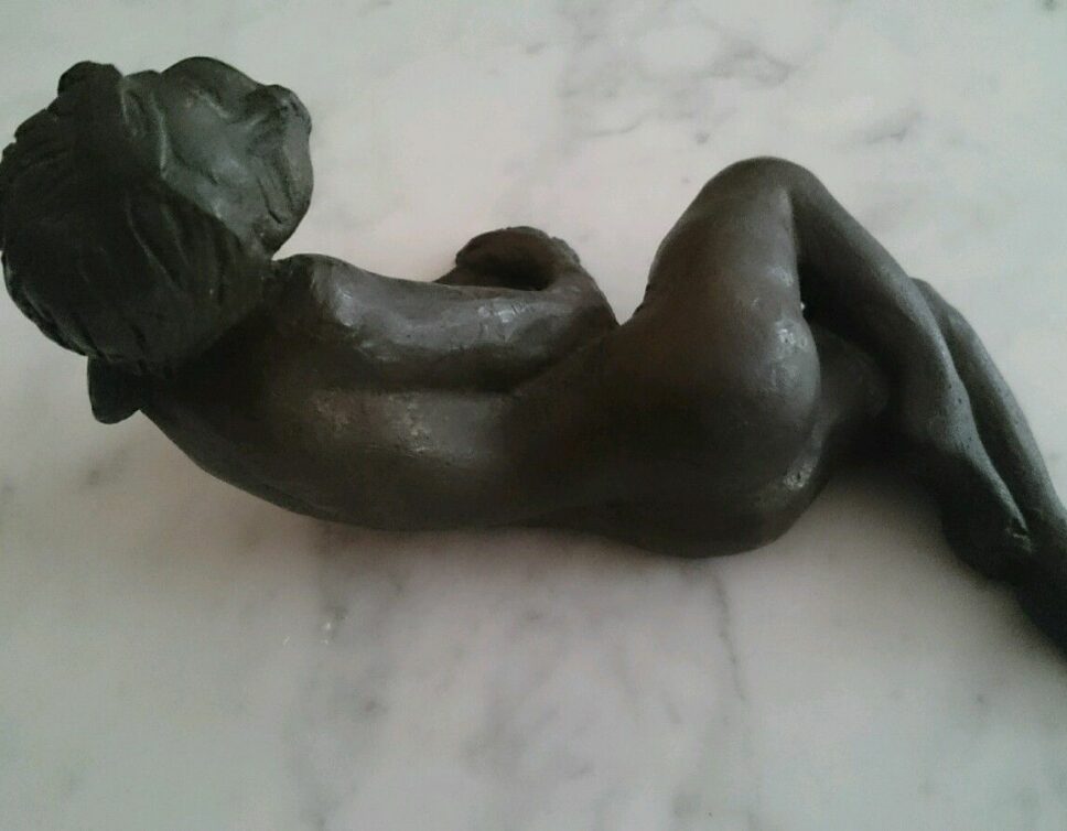 Statuette en bronze Femme Nu Alongée non signée