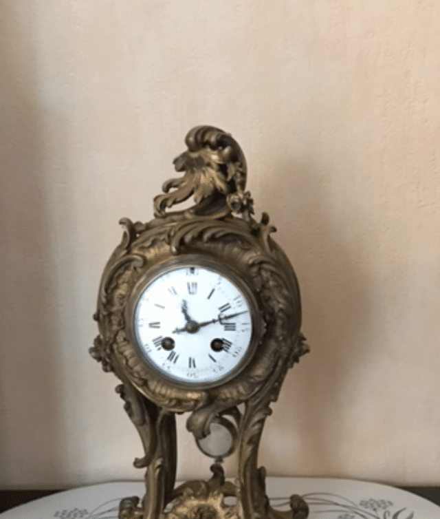 Estimation Montre, horloge: Bronze ancien pendule