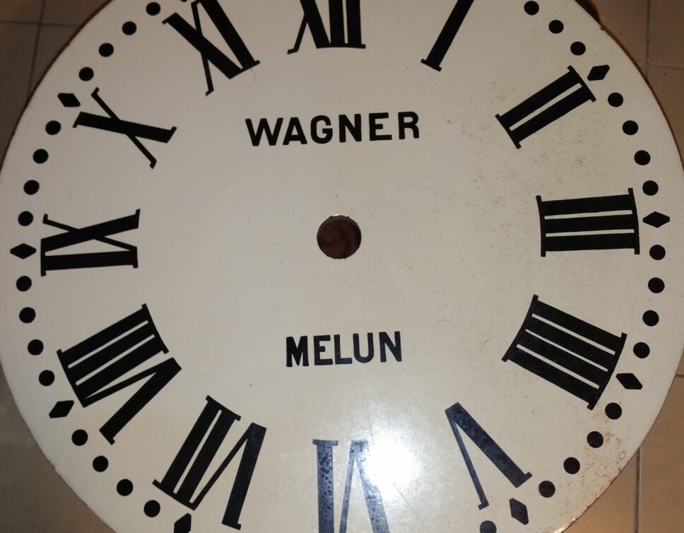 Estimation Montre, horloge: Estimation Cadran horloge d’édifice en pierre de lave « Wagner »