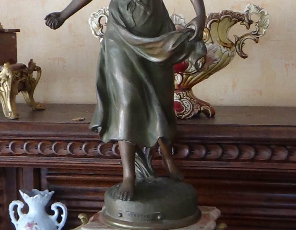 pendule avec une statue de la semeuse signée kinsburger