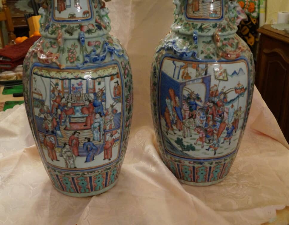 paire de vase chinois ,cecretaire avec incrustation divoire