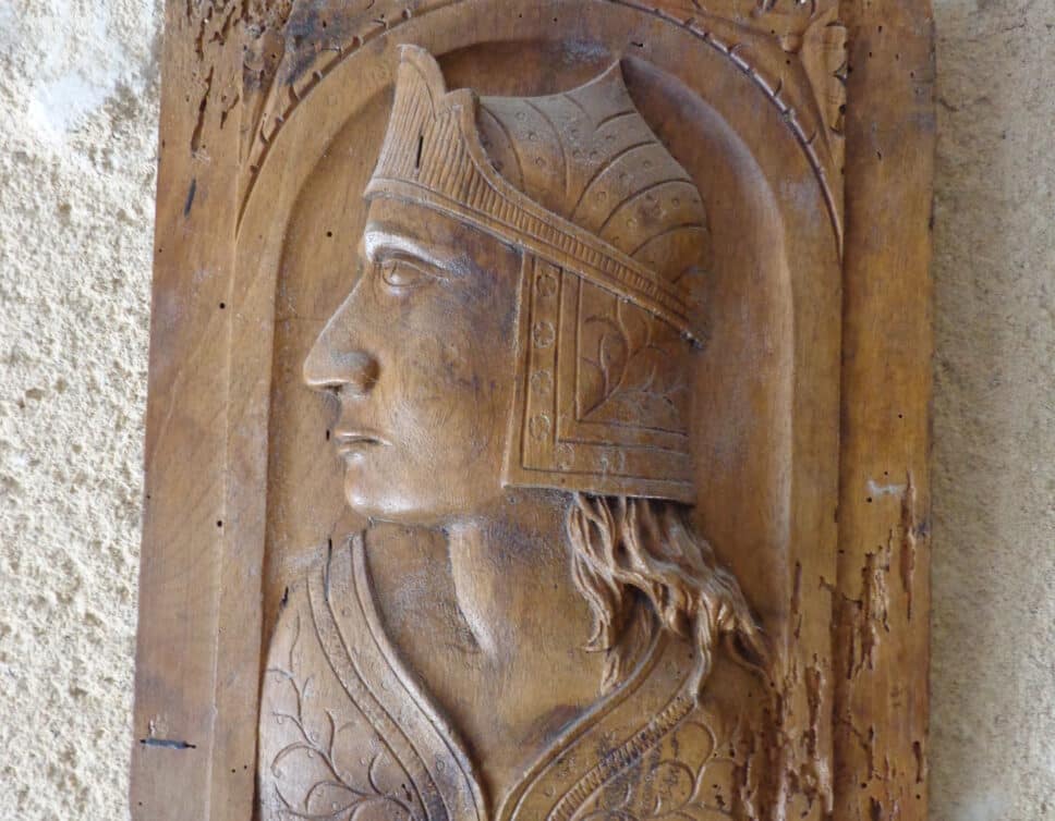 Portrait sculpté en bois