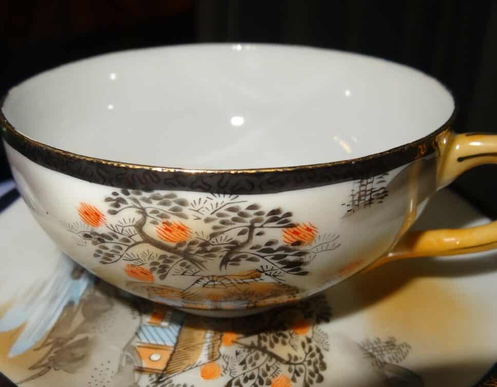 Set de 6 tasses et sous-tasses en porcelaine de chine