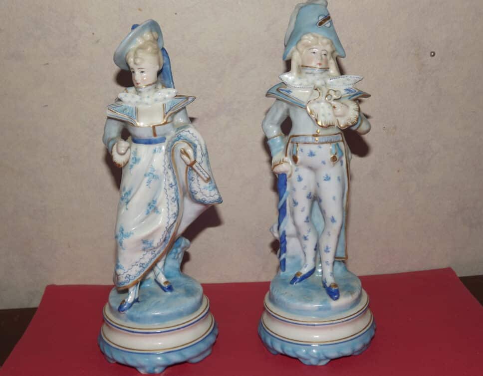 couple de statuettes en porcelaine style époque XVIII