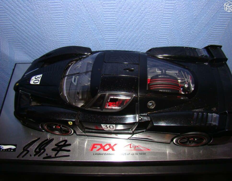 Ferrari FXX 1/18 serie limitée signée par SCHUMACHER
