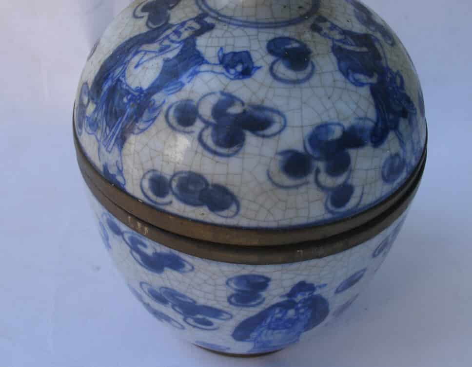 Ancien pot en porcelaine craqqulée de Chine