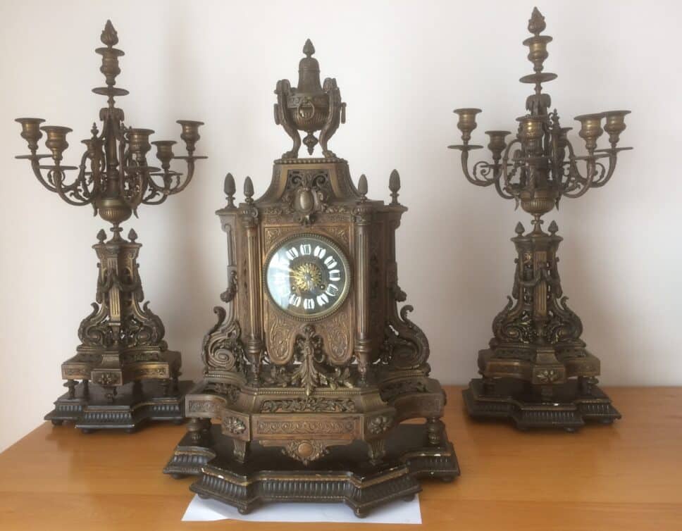 Estimation Montre, horloge: Garniture de cheminée en bronze