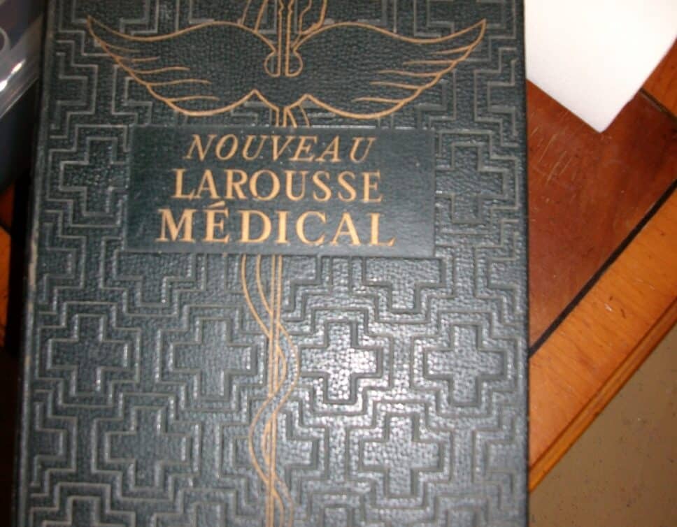 Estimation Livre, manuscrit: Nouveau Larousse médical copyright 1952