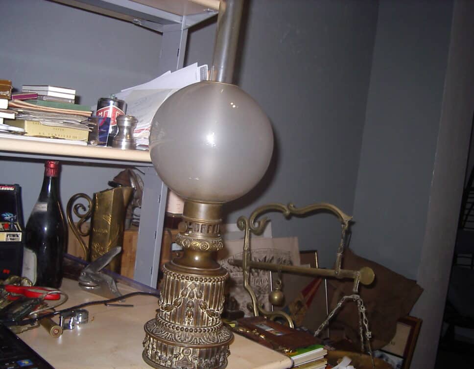 Lampe huille Gagneau en bronze mécanisme horlogerie  signée