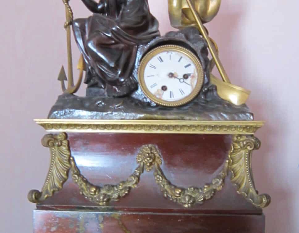 Estimation Montre, horloge: pendule sur socle personnage en bronze