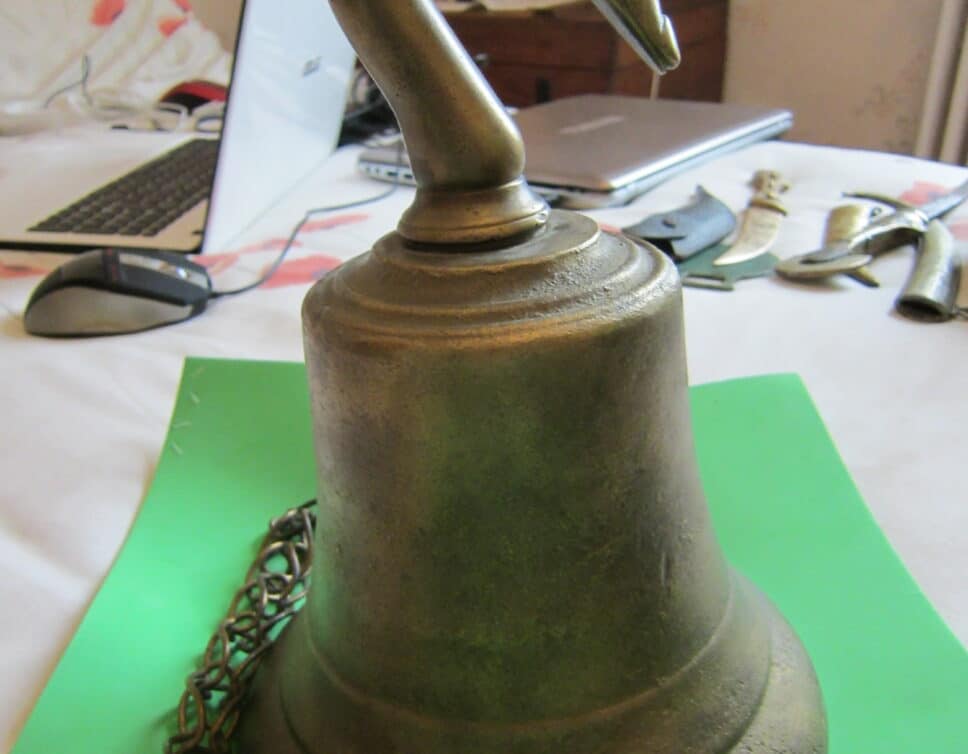 grande cloche en bronze-cuivre-laiton ?