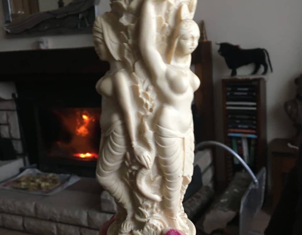 Vase statuette