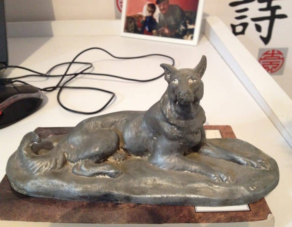 Statue de chien – L.Carvin