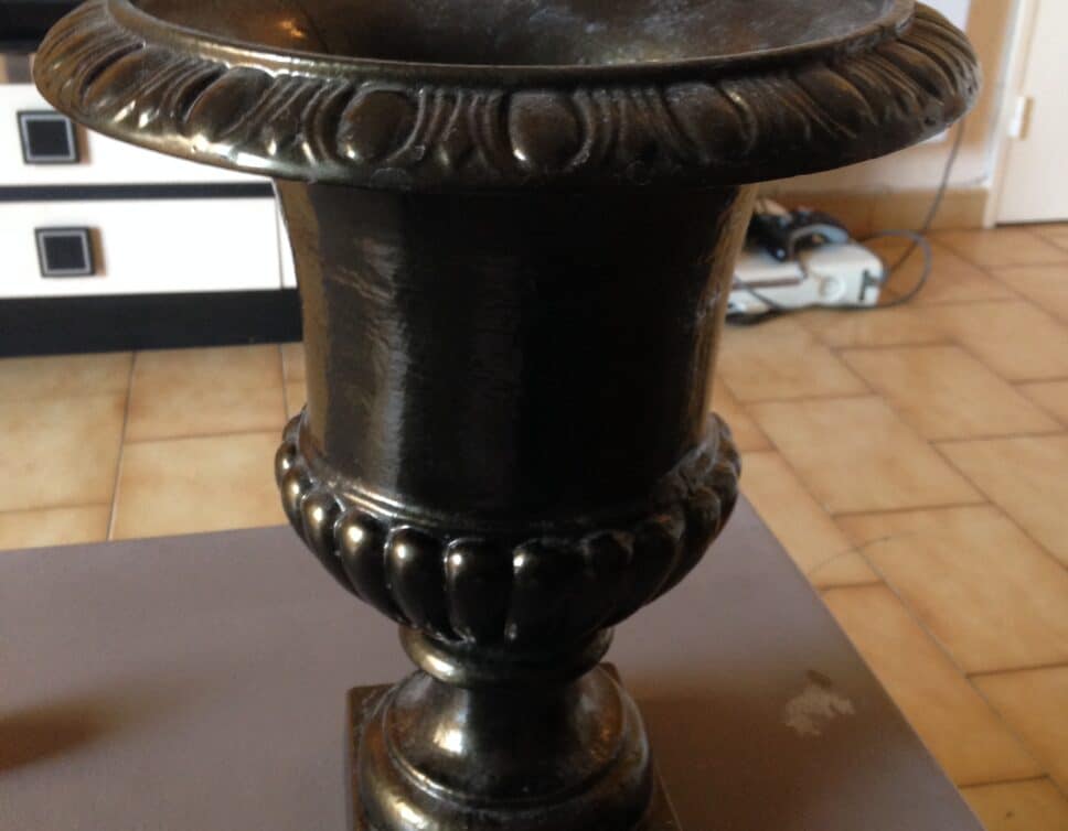 Statue forme vase bronze
