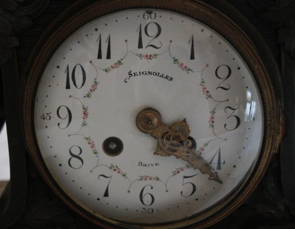 Estimation Montre, horloge: PENDULE DESSUS DE CHEMINEE SOCLE MARBRE
