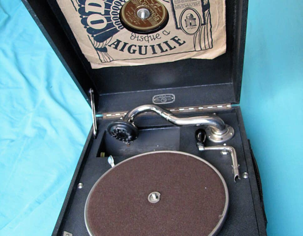 phonographe portable Salabert  – Made in France.