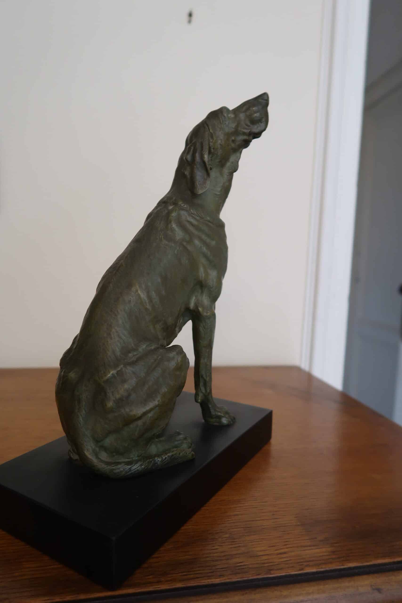 chien en bronze